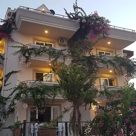 Selenya Apartahotel 3*