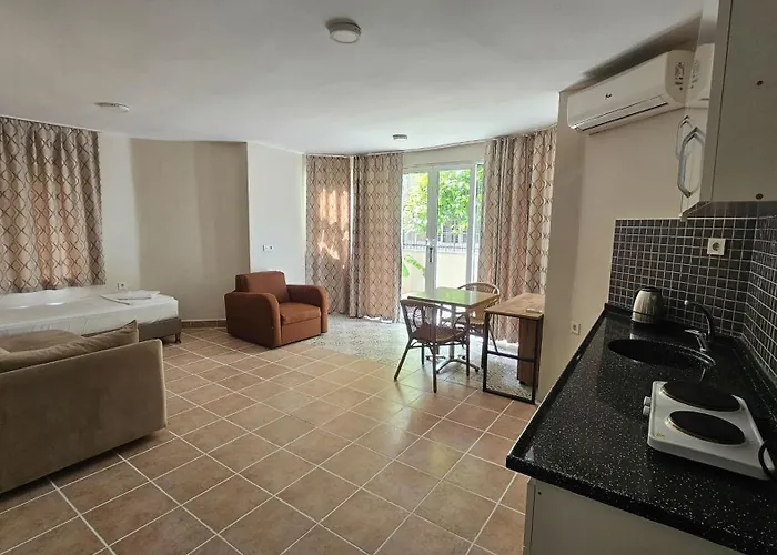 Selenya Aparthotel 3*